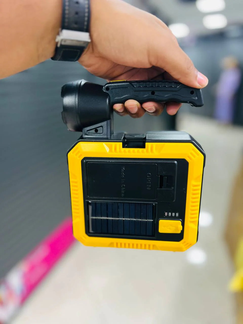 KIT DE HERRAMIENTAS LINTERNA Y CARGADOR - SOLAR/POWERBANK